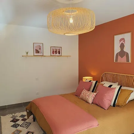 Villa 5 Etoiles, 11p, 5ch, Piscine Chauffee D'avril A Octobre Inclus 'casa Familia' Labeaume